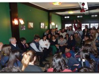 Foto charla con alumnos y docentes