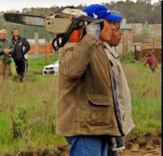 empleados municipales en el parque