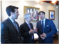 rojas-con-el-presidente-de-santander-jaime-gonzalez-lopez-y-revestido-garcia