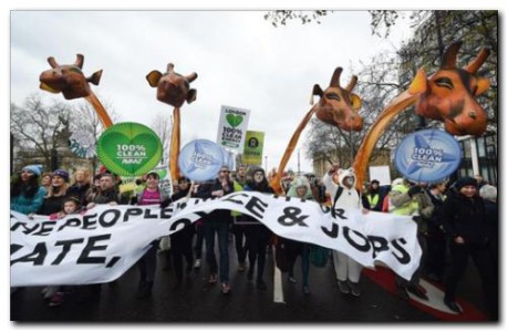 ECOLOGÍA:  Manifestantes piden medidas contra el cambio climático