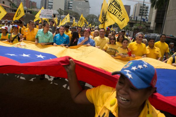 VENEZUELA: Maduro ordena una movilización militar ante la escalada de la crisis