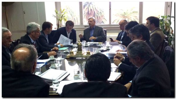 TARIFAZOS: Aranguren recibió duros planteos de intendentes por los tarifazos