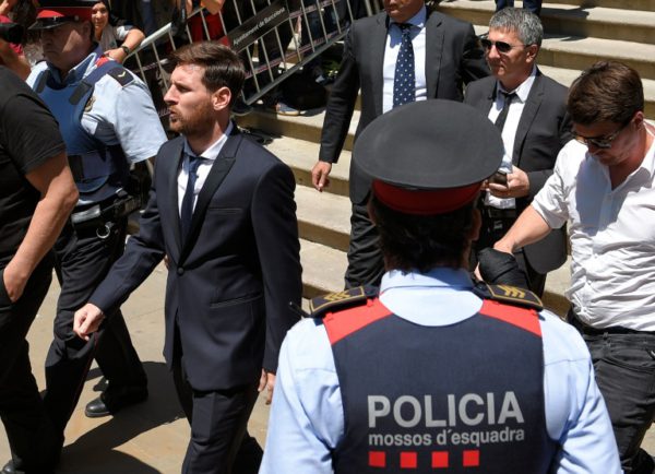 La fiscalía exime a Messi de fraude pero el fisco español mantiene la acusación