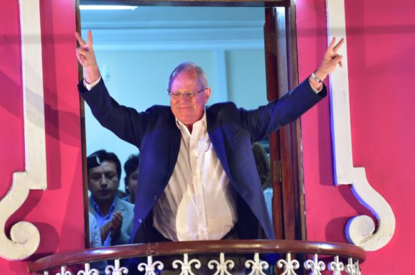 PERU: Kuczynski aventaja a Fujimori
