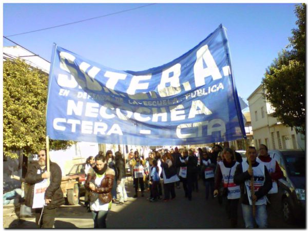 SUTEBA Necochea marchó en favor de Silvina Panarese