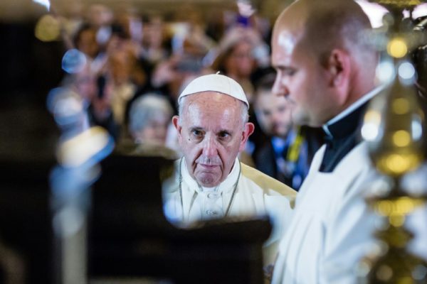 El papa asegura que el mundo está en guerra pero no por la religión