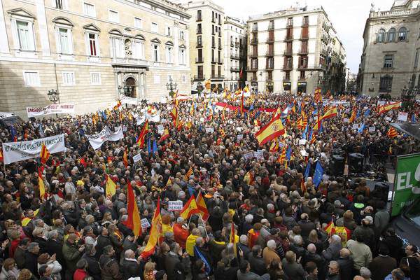 Independistas catalanes piden por referéndum