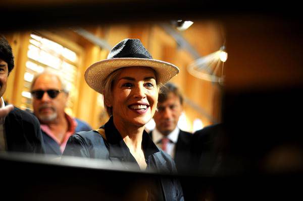 Sharon Stone dice que vio a sus amigos muertos
