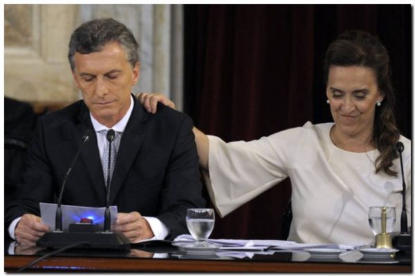 Macri, Michetti y el «Gato» Gaudio denunciados por la firma de un acuerdo con Qatar