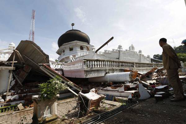 Un centenar de muertos en terremoto de Aceh