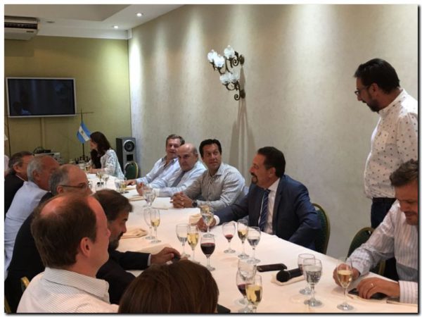 Arturo Rojas en la cena de fin año del Consejo Portuario Argentino