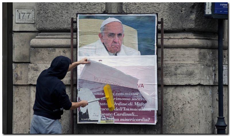EL MUNDO: Campaña ultraconservadora contra el Papa en las calles de Roma
