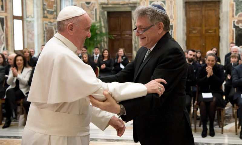 VATICANO: El Papa denuncia la doble vida de algunos católicos