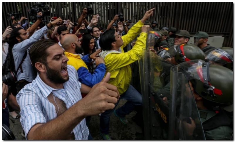 VENEZUELA: La oposición denuncia un golpe de Estado