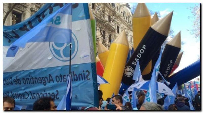 Docentes privados en alerta