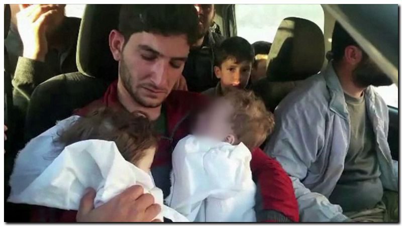 EL MUNDO: Un padre entierra a sus gemelos, víctimas del ataque en Idlib
