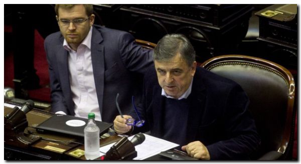 POLÍTICA: Rotundo fracaso de Cambiemos para impedir los paros de colectivos por ley