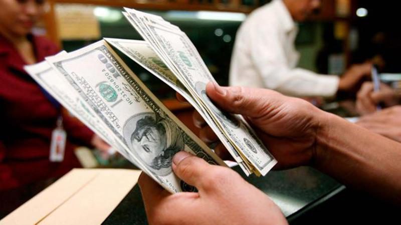 ECONOMÍA: Desde marzo, cualquier comercio podrá vender dólares