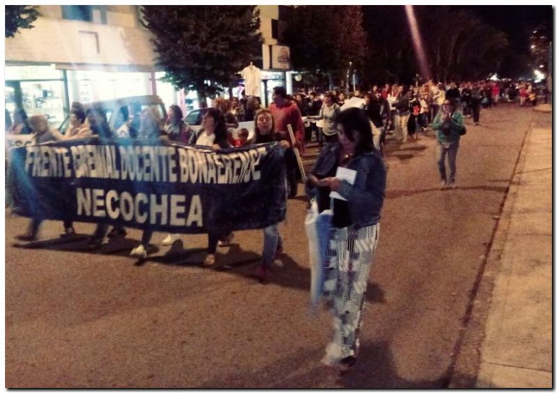 EDUCACIÓN: Movilización ante el Municipio de Necochea