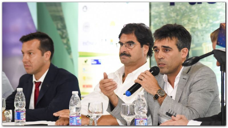 NECOCHEA: López, en el acto de adjudicación de la obra de profundización