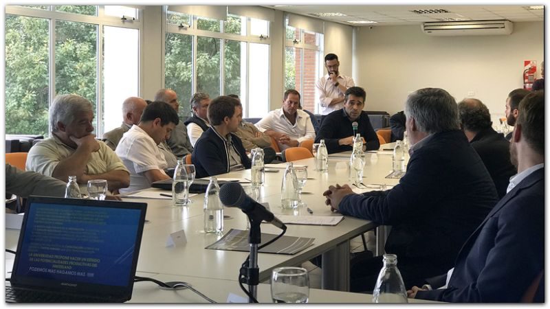 PUERTO QUEQUÉN:  López, en una reunión de trabajo en Unicen Tandil con Intendentes del Hinterland