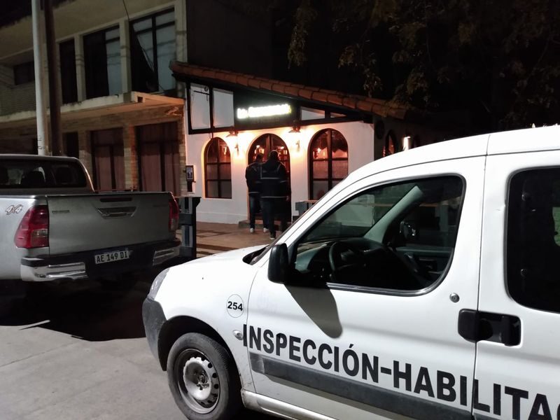 CLAUSURA: Un restobar