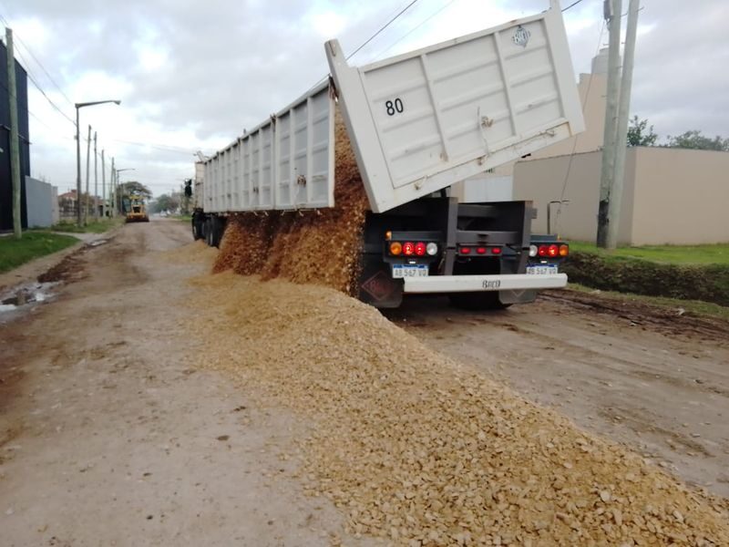 NECOCHEA: Trabajos en calles de tierra y caminos vecinales