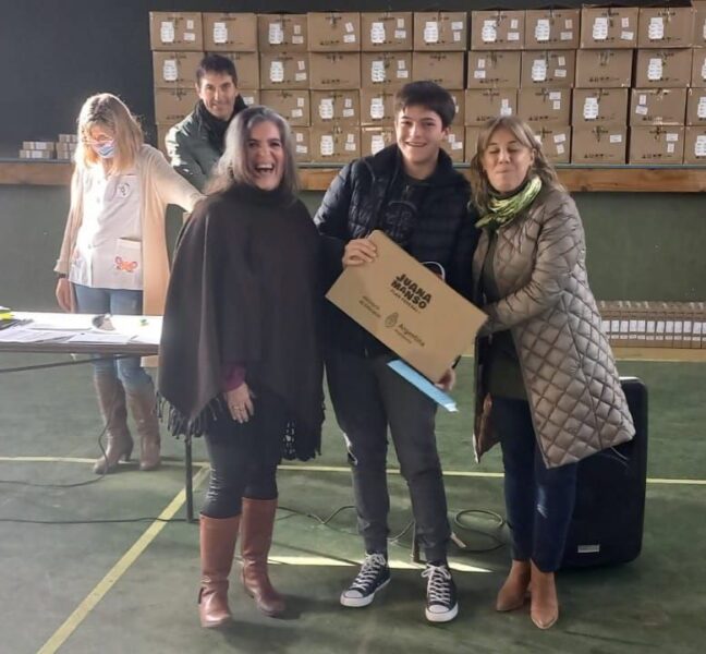 EDUCACIÓN: Entrega de netbooks e inauguración de escuelas