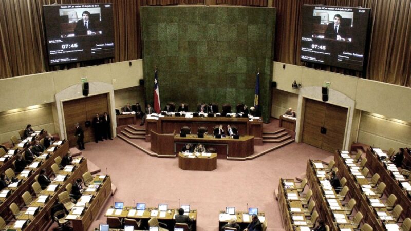 Trompadas entre diputados en el Congreso de Chile