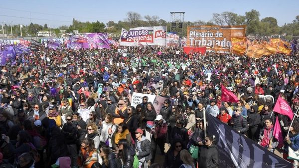 Más de 100 mil mujeres en 35 Encuentro Plurinacional