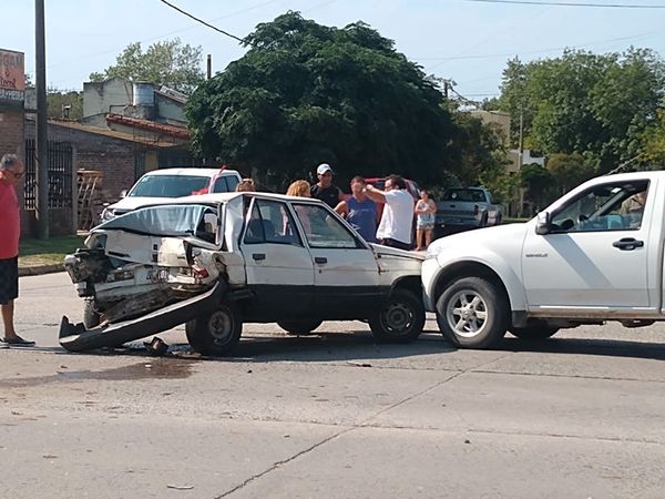 Triple choque con una mujer herida