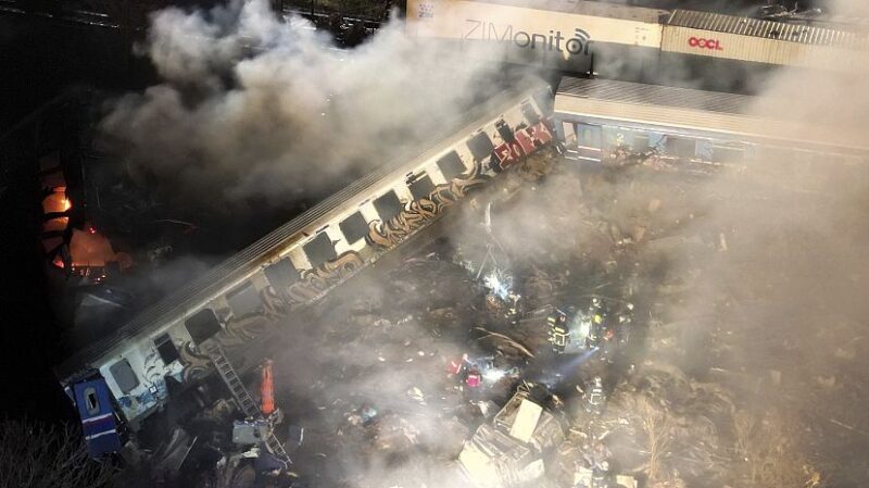 36 muertos confirmados y 66 heridos en Grecia por choque de trenes