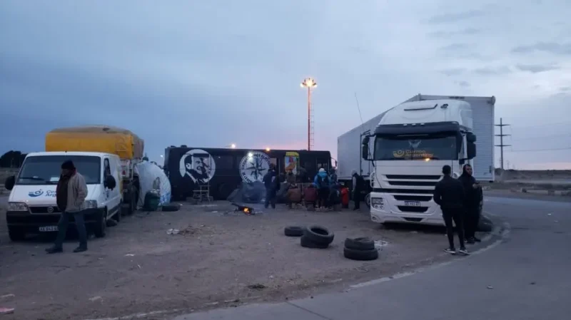 Fleteros cortan rutas y paran los puertos bonaerenses