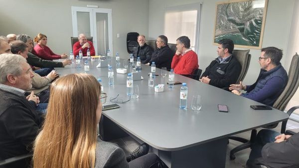 Reunión en Puerto Quequén en rechazo a medidas de fuerza