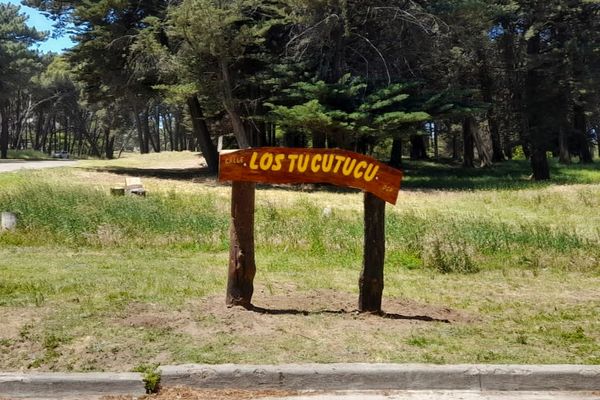 Guardaparques señaliza las calles internas del Miguel Lillo