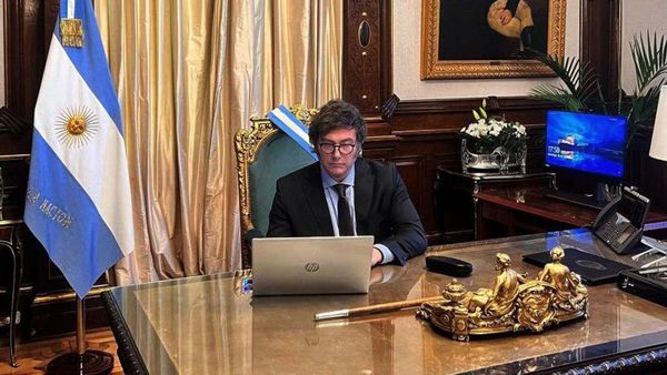 Sacado, Milei se encerró en Olivos
