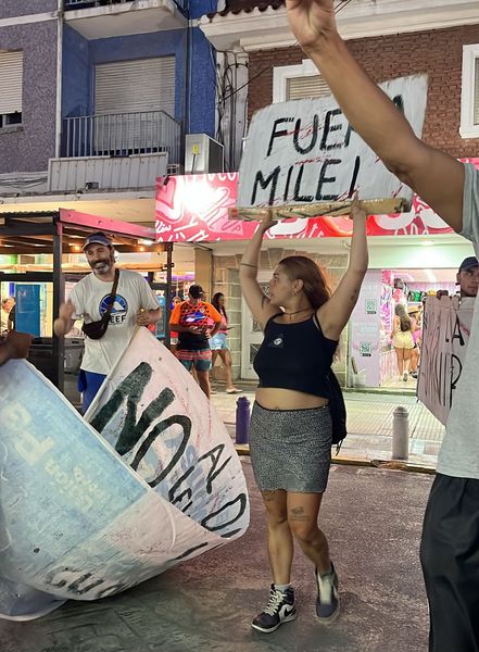 Se realizó una nueva asamblea contra el DNU