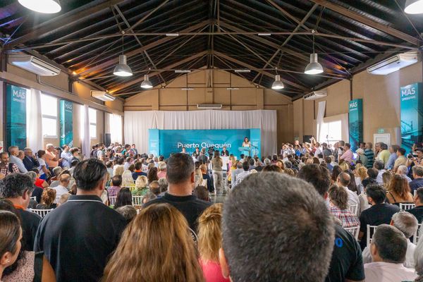 Arturo Rojas en la asunción de Jimena López