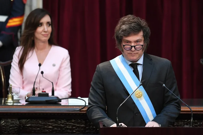 Crece el rechazo a la gestión de Milei, ya supera el 53%