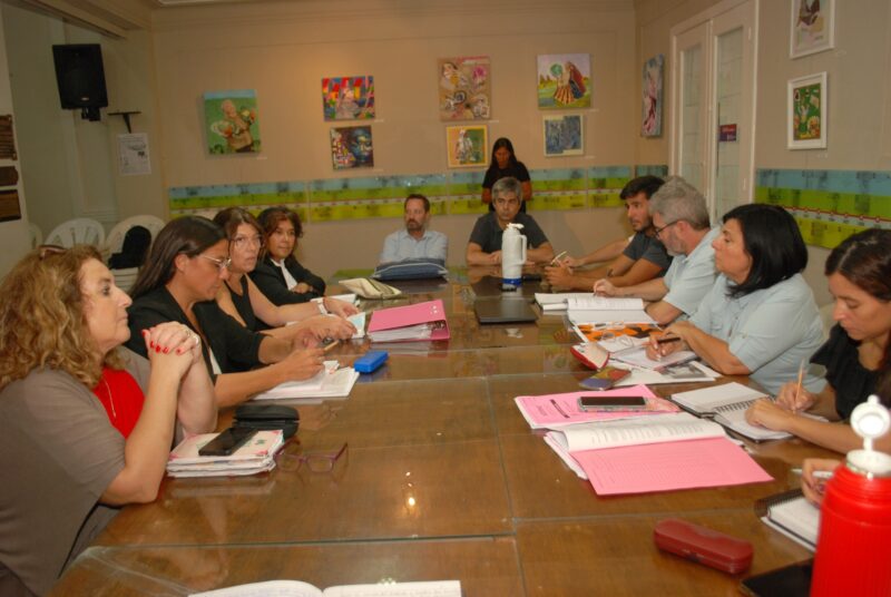 Se analizaron problemáticas en las escuelas locales