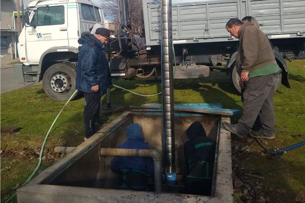 El Emsur colocó una bomba nueva en el pozo de Avenida 58 y 47
