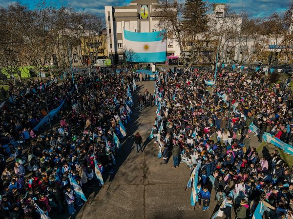 NECOCHEA: Promesa de Lealtad a la Bandera en la Plaza Dardo Rocha