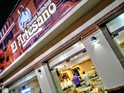 Amenaza con un cuchillo y se lleva recaudación