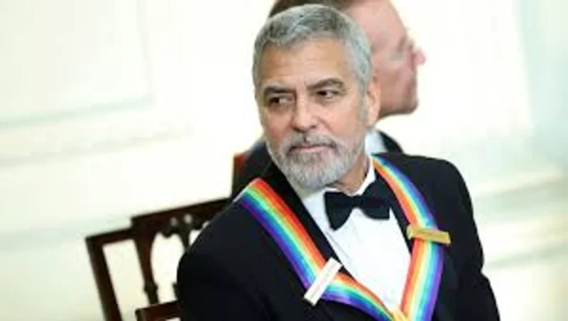 George Clooney pide a Biden que se baje de la candidatura