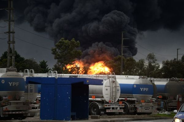 INCENDIO: Quedó controlada la situación de YPF