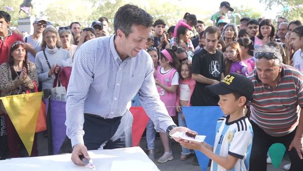 Corte de torta y feliz cumpleaños Necochea!!!
