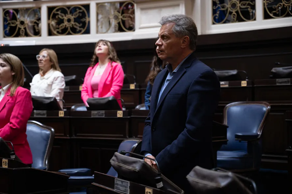 Denuncian “entrega la zona económica exclusiva”
