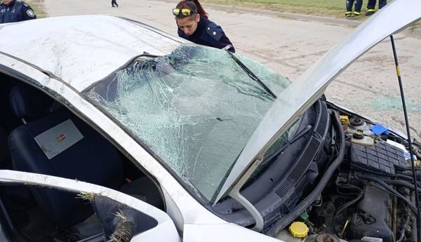 Murió una mujer al volcar con su auto en Quequén