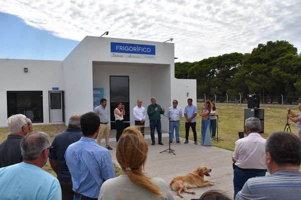 Javier Rodríguez inauguró un frigorífico en Indio Rico