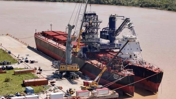 PUERTOS: Estación flotante de granos